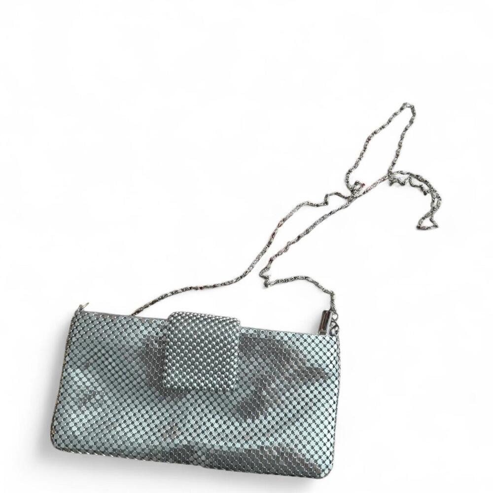 Vintage silver mesh clutch bag with chain strap